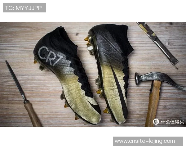 耐克明年将推出金色C罗战靴引发球迷热议