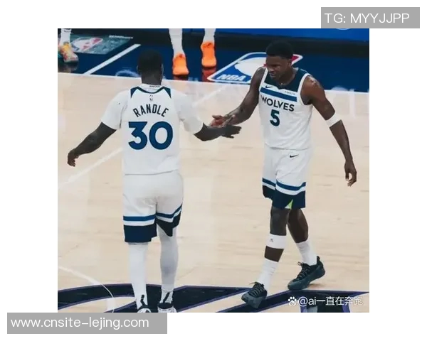 兰德尔第三节高效发力砍下17分助球队逆转局势展现领袖风范