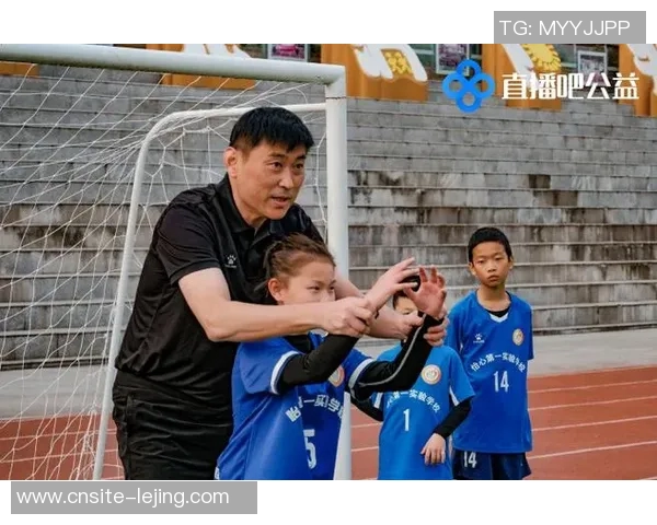 直播吧公益活动走进成都校园杨晨徐亮携手共筑体育梦想 直播吧公益活动走进成都校园杨晨徐亮携手共筑体育梦想